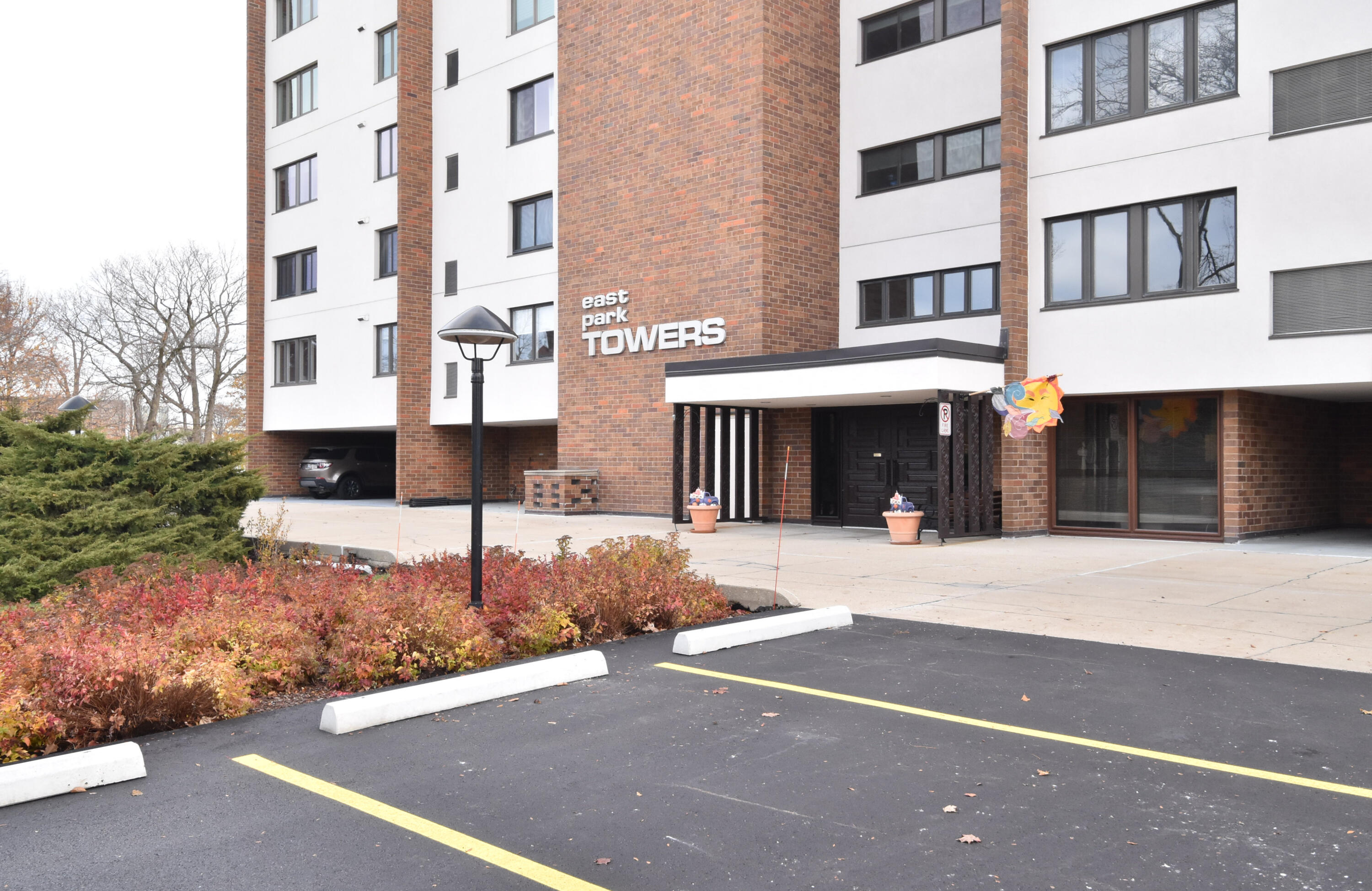 111 11th Street, Unit 1CN Racine, WI 53403 - Photo 41 of 49 Front Closeup