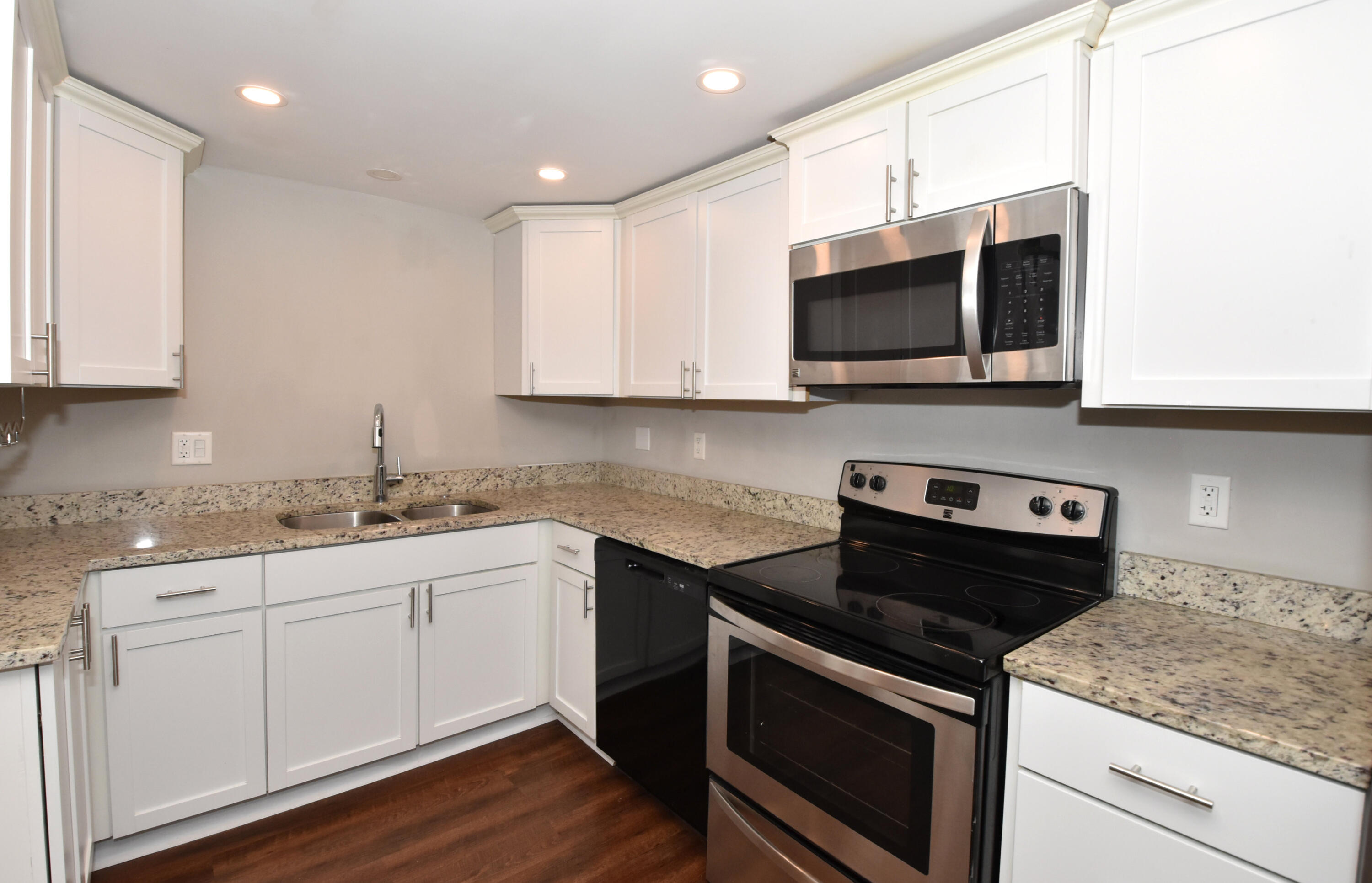 111 11th Street, Unit 1CN Racine, WI 53403 - Photo 8 of 49 Kitchen