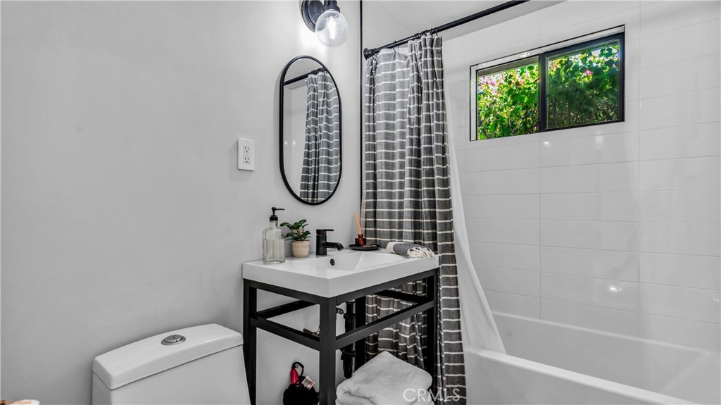 250 West Cortez Road Palm Springs, CA 92262 - Photo 16 of 54 a bathroom with a sink a toilet and tub