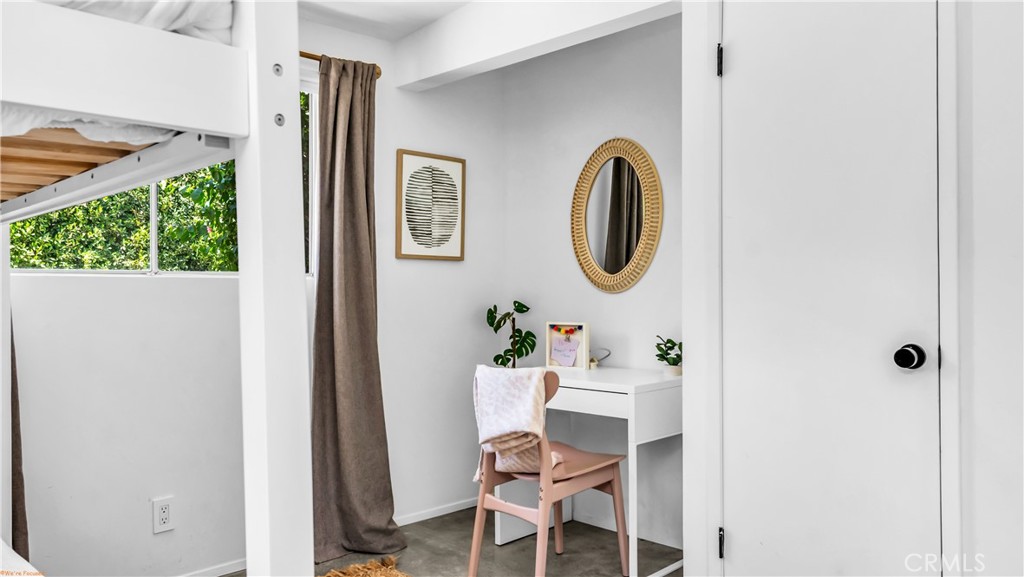 250 West Cortez Road Palm Springs, CA 92262 - Photo 24 of 54 a dining room with furniture and a window