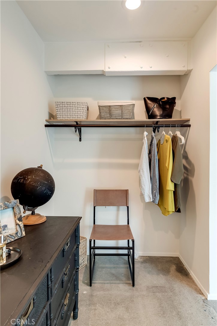 250 West Cortez Road Palm Springs, CA 92262 - Photo 32 of 54 a bedroom with a workspace