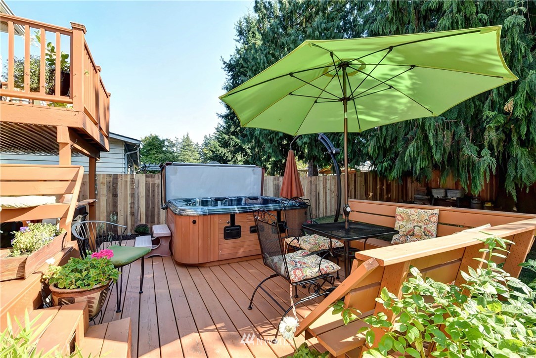 110 217th Place Southeast Bothell, WA 98021 - Photo 27 of 32 a outdoor view with a sitting space