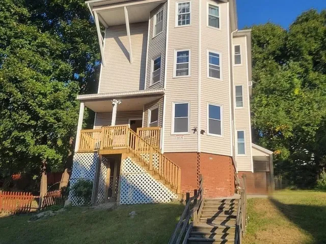 $1,800 | 111 Rodney Street, Unit 2, Worcester, MA 01605