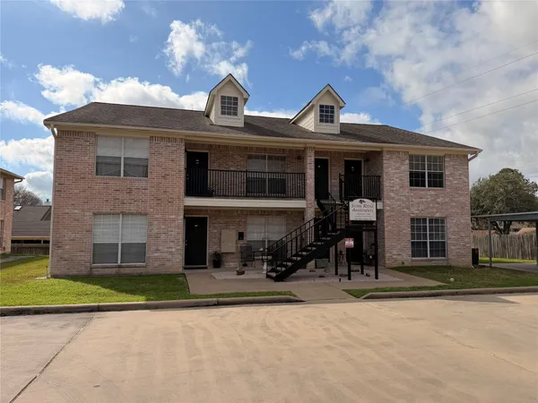 $950 | 2300 Stone Hollow Drive, Unit 206, Brenham, TX 77833