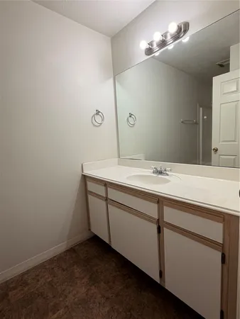 $950 | 2300 Stone Hollow Drive, Unit 206, Brenham, TX 77833