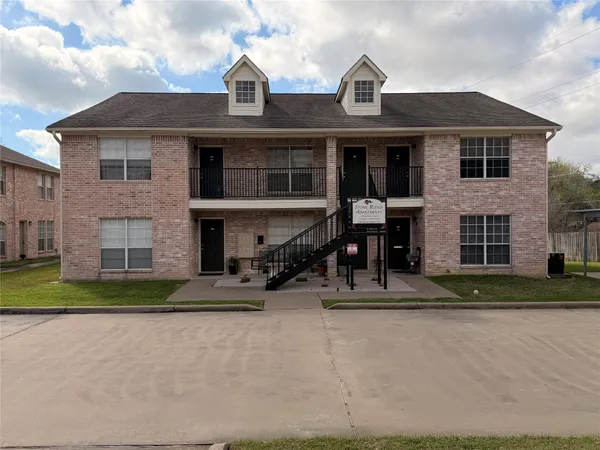 $950 | 2300 Stone Hollow Drive, Unit 206, Brenham, TX 77833