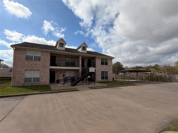 $950 | 2300 Stone Hollow Drive, Unit 206, Brenham, TX 77833