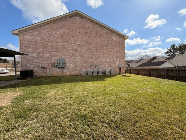$950 | 2300 Stone Hollow Drive, Unit 206, Brenham, TX 77833