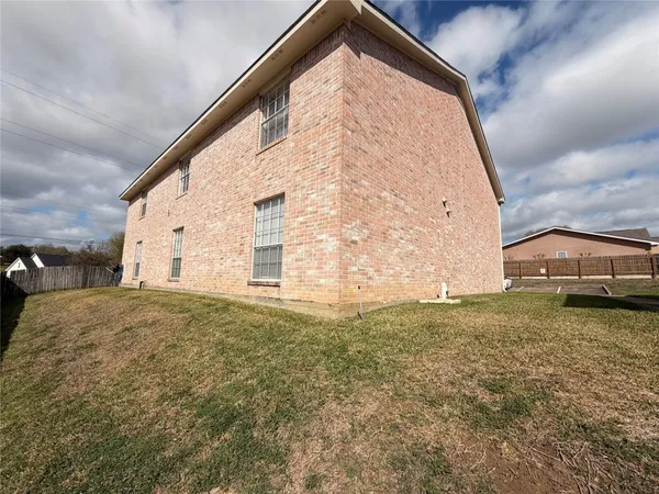 $950 | 2300 Stone Hollow Drive, Unit 206, Brenham, TX 77833