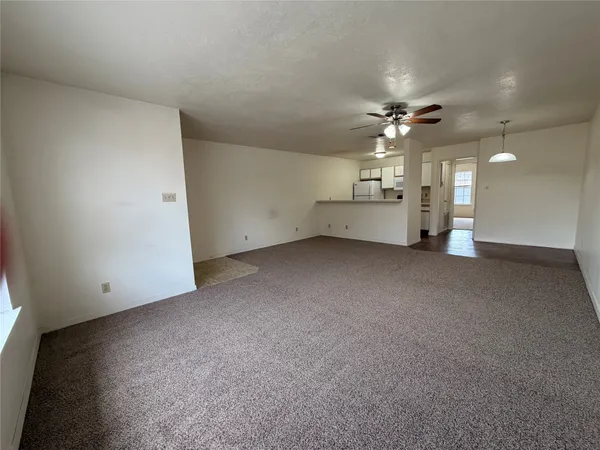 $950 | 2300 Stone Hollow Drive, Unit 206, Brenham, TX 77833