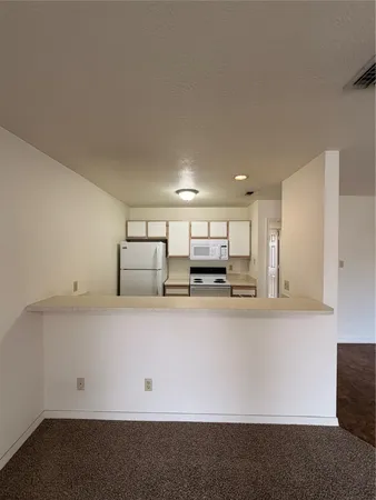 $950 | 2300 Stone Hollow Drive, Unit 206, Brenham, TX 77833