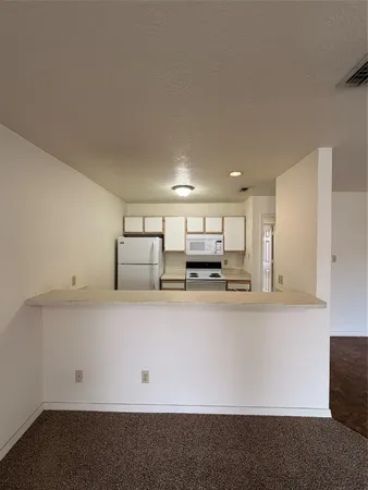 $950 | 2300 Stone Hollow Drive, Unit 206, Brenham, TX 77833