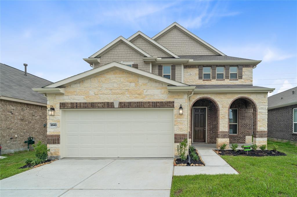 Welcome home to 2943 Elassona Lane located in Olympia Falls and zoned to Fort Bend ISD.