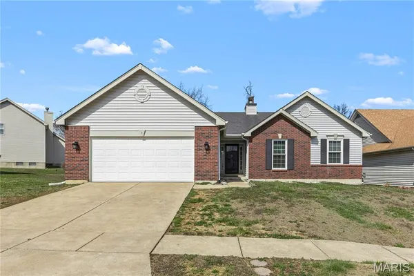 $310,000 | 7 Country Ln Court, Florissant, MO 63033