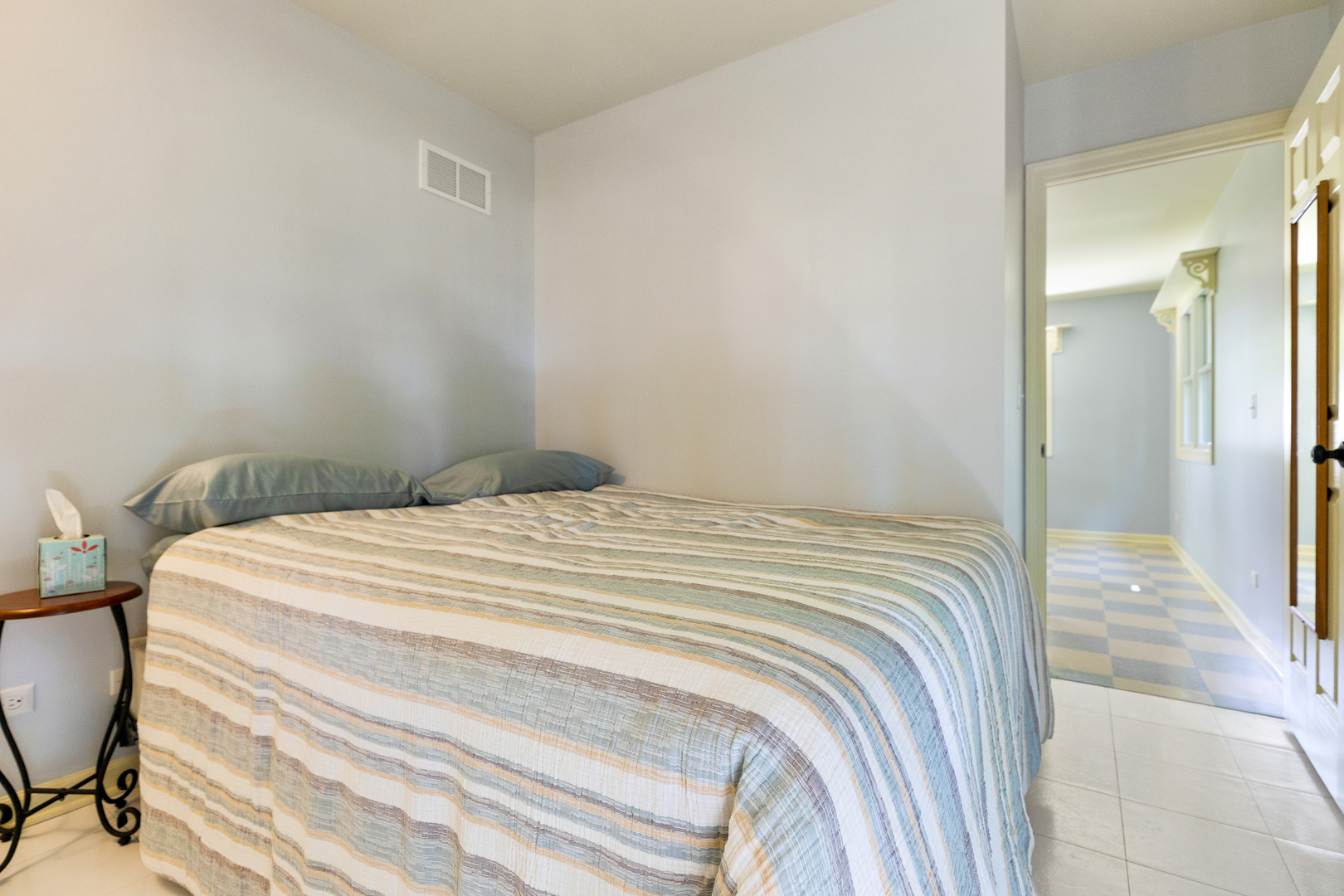 41W193 Russell Road Elgin, IL 60124 - Photo 13 of 29