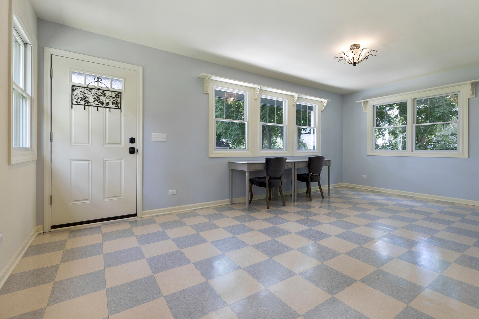 41W193 Russell Road Elgin, IL 60124 - Photo 3 of 29