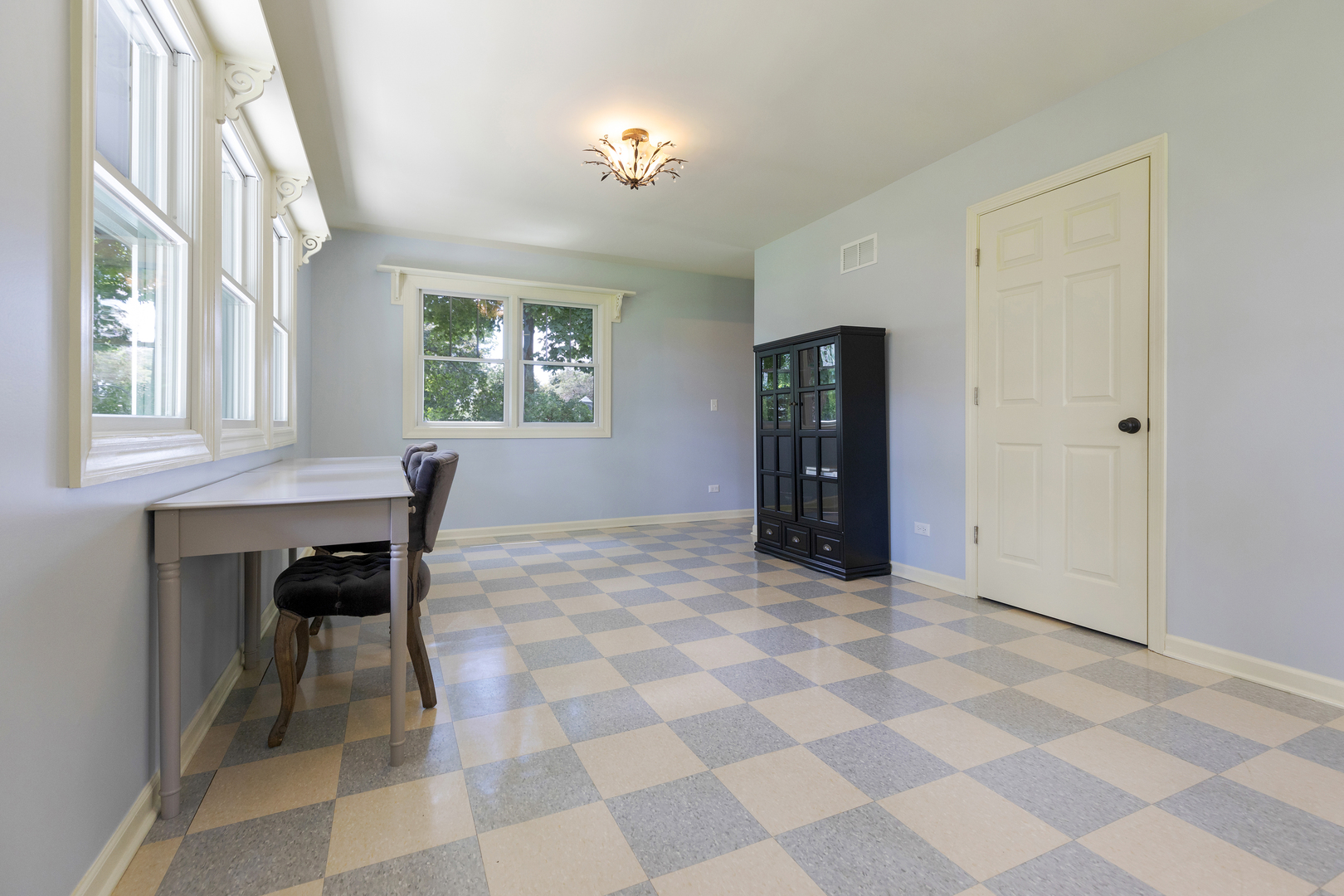41W193 Russell Road Elgin, IL 60124 - Photo 4 of 29