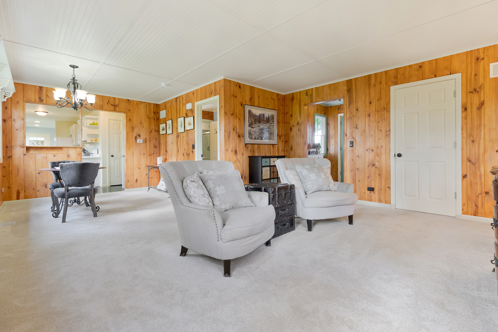 41W193 Russell Road Elgin, IL 60124 - Photo 6 of 29