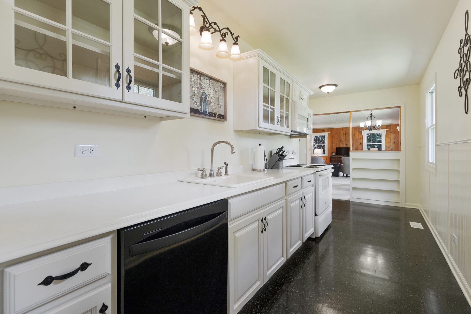 41W193 Russell Road Elgin, IL 60124 - Photo 9 of 29