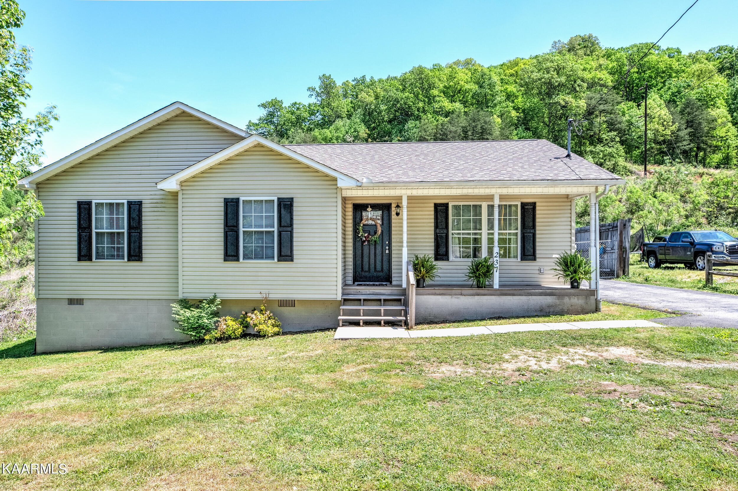237 Patty Hill Road Caryville, TN 37714 - Photo 1 of 23 237 Patty Hill Rd-1