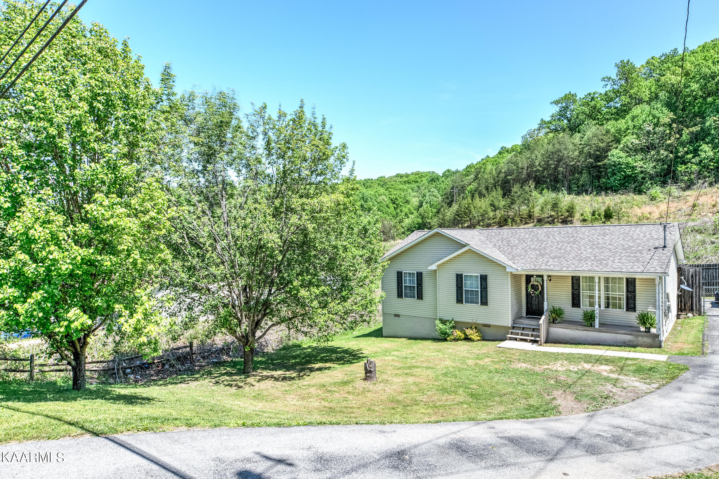 237 Patty Hill Road Caryville, TN 37714 - Photo 2 of 23 237 Patty Hill Rd-2