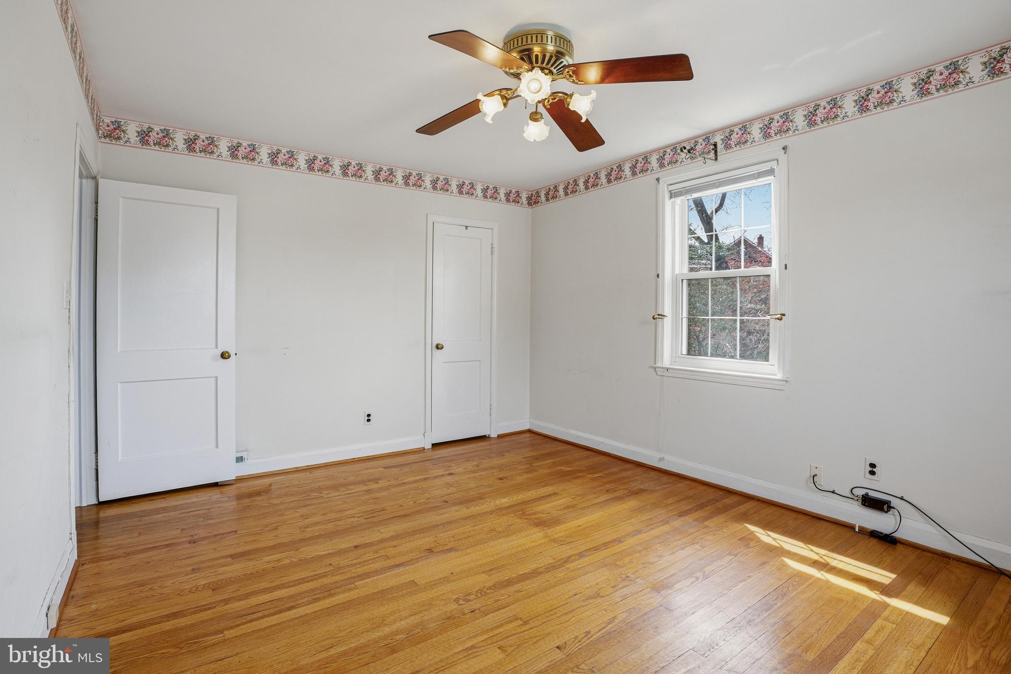 123 Glen Argyle Road Baltimore, MD 21212 - Photo 16 of 33 a big room with chandelier fan and windows