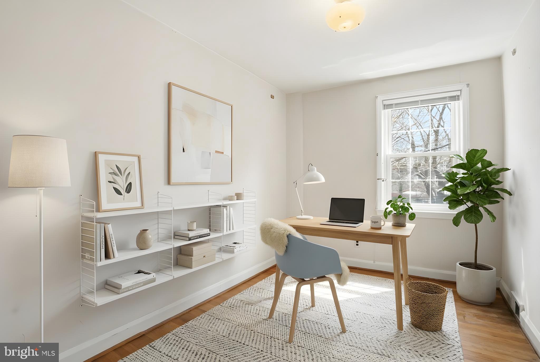 123 Glen Argyle Road Baltimore, MD 21212 - Photo 23 of 33 a living room with furniture a potted plant and a window
