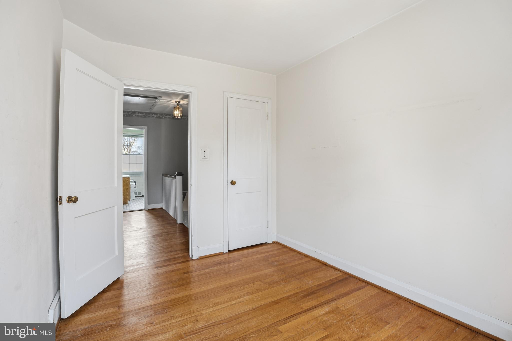 123 Glen Argyle Road Baltimore, MD 21212 - Photo 24 of 33 a view of a hallway with wooden floor