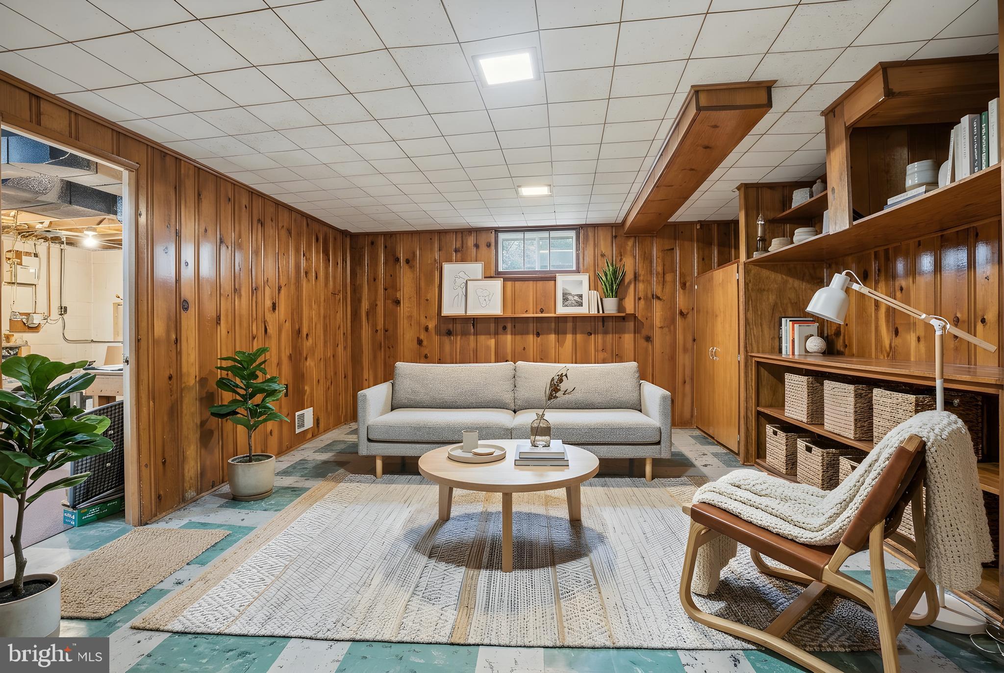123 Glen Argyle Road Baltimore, MD 21212 - Photo 26 of 33 a living room with furniture and wooden floor