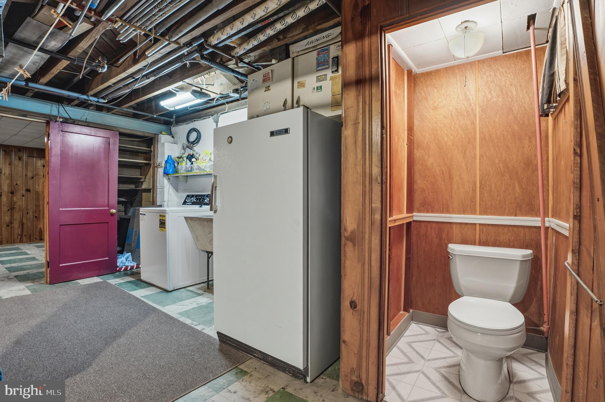 123 Glen Argyle Road Baltimore, MD 21212 - Photo 29 of 33 a bathroom with a toilet and a shower