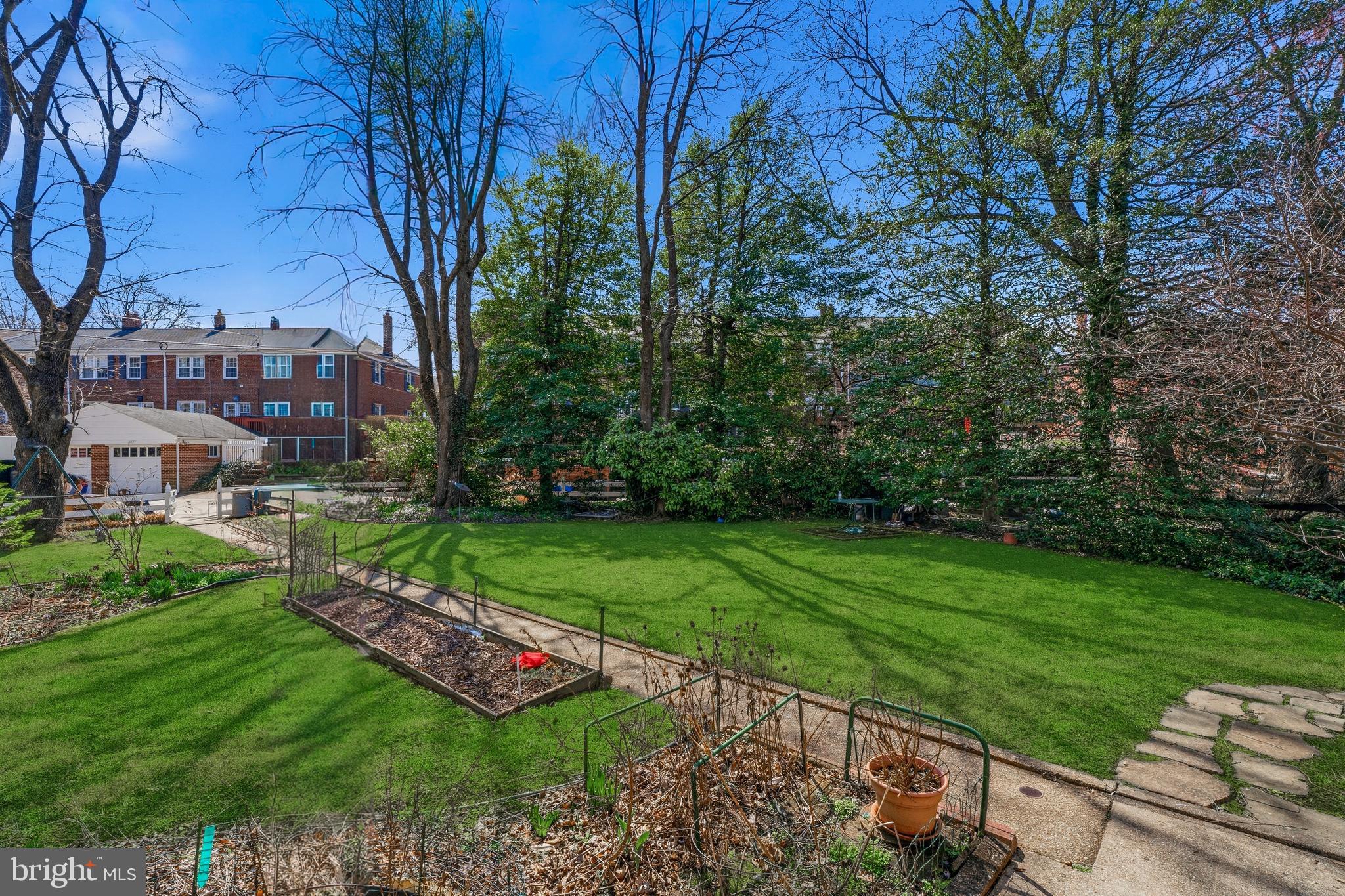 123 Glen Argyle Road Baltimore, MD 21212 - Photo 31 of 33 a view of a park with a house
