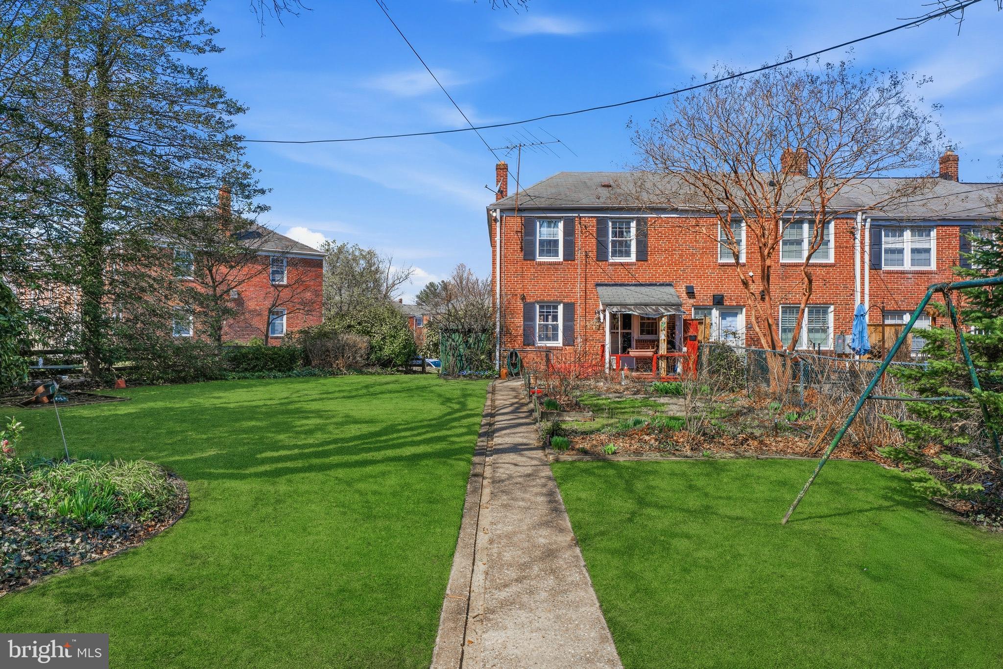 123 Glen Argyle Road Baltimore, MD 21212 - Photo 33 of 33 a front view of a house with garden