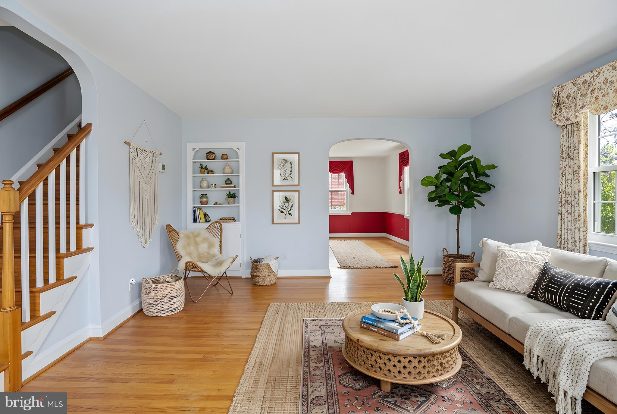 123 Glen Argyle Road Baltimore, MD 21212 - Photo 4 of 33 a living room with furniture and a table
