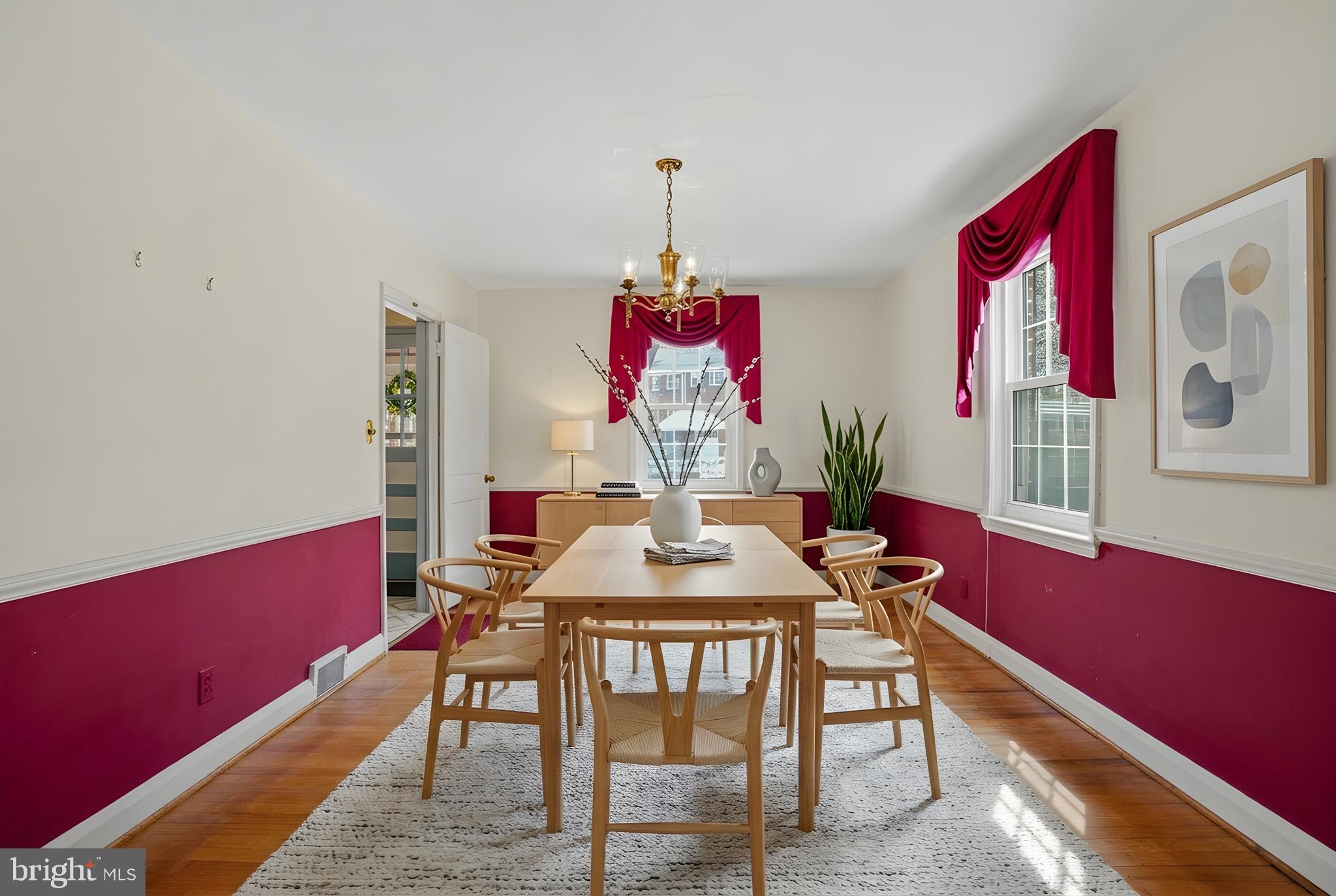123 Glen Argyle Road Baltimore, MD 21212 - Photo 6 of 33 a view of a dining room with furniture and window