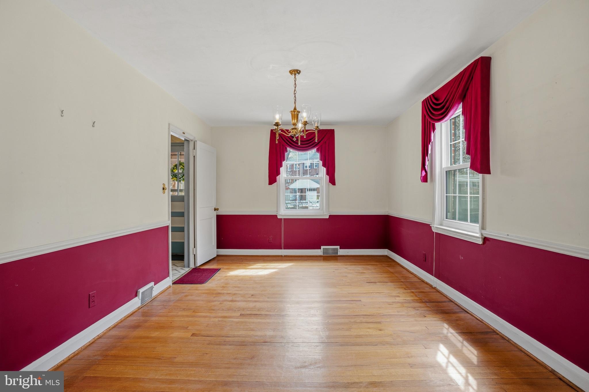 123 Glen Argyle Road Baltimore, MD 21212 - Photo 7 of 33 a view of entryway