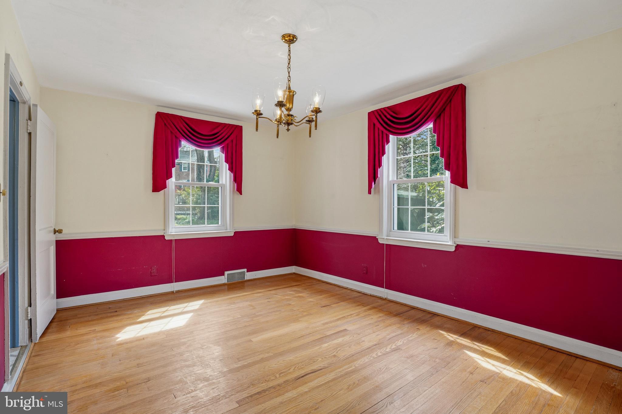 123 Glen Argyle Road Baltimore, MD 21212 - Photo 8 of 33 a view of empty room with window