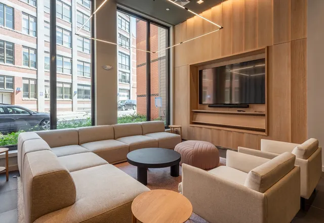 $3,600 | 21-35 West 2nd Street, Unit 304, Boston, MA 02127