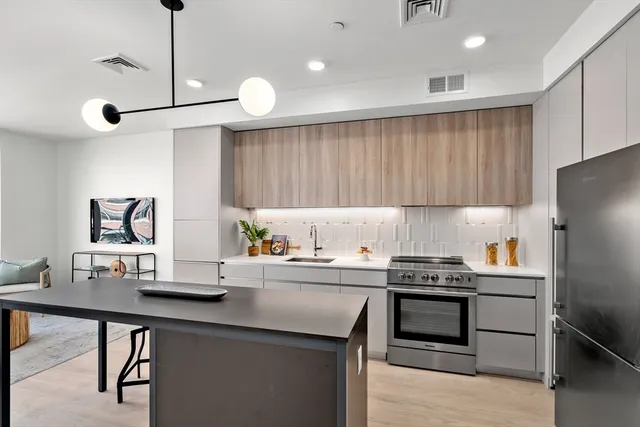 $3,600 | 21-35 West 2nd Street, Unit 304, Boston, MA 02127