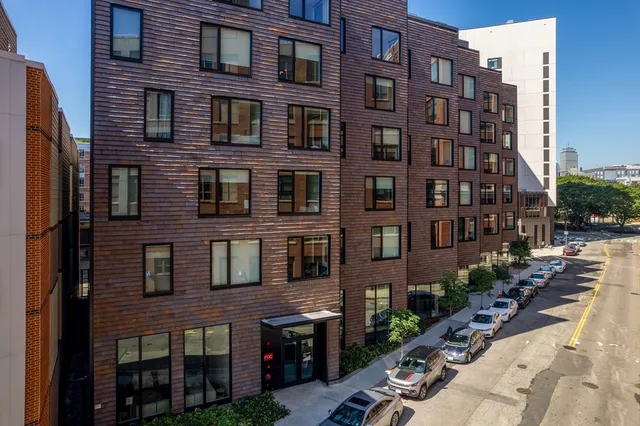 $3,600 | 21-35 West 2nd Street, Unit 304, Boston, MA 02127