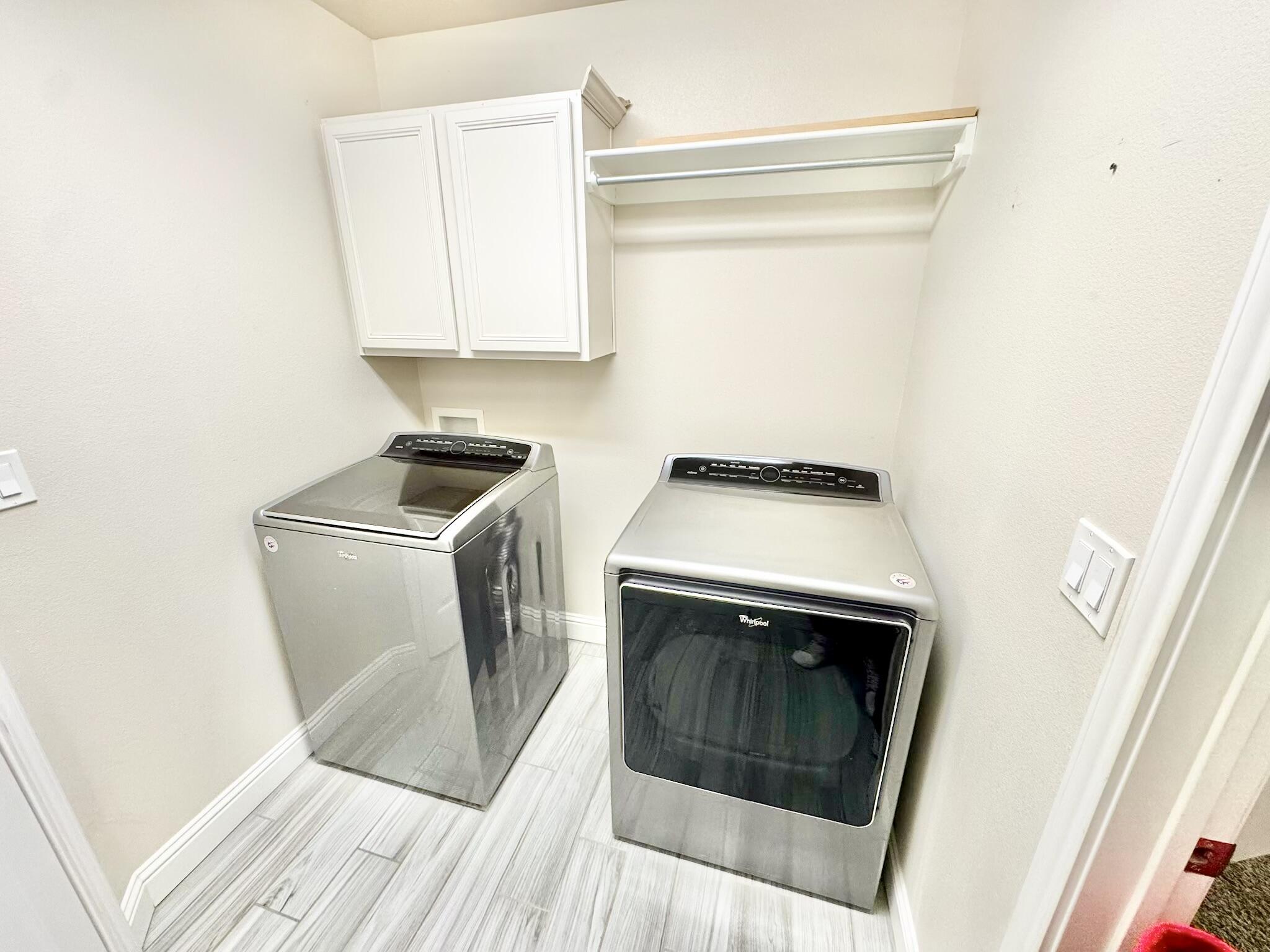 13801 Avenue West Lubbock, TX 79423 - Photo 9 of 17 a utility room with dryer and washer