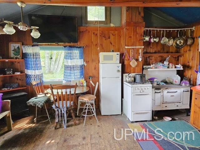N14219 Newberg Road Channing, MI 49815 - Photo 4 of 11
