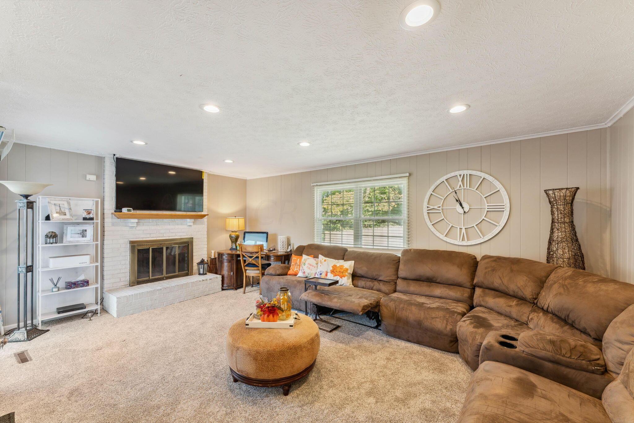 6621 Lisa Marie Road Columbus, OH 43229 - Photo 6 of 48 2-web-or-mls-6621-lisamarie-rd