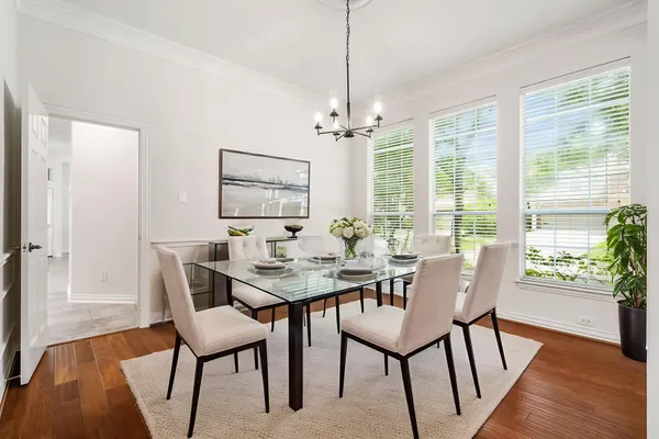 $910,000 | 187 East Lansdowne Circle, The Woodlands, TX 77382