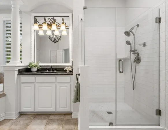 $910,000 | 187 East Lansdowne Circle, The Woodlands, TX 77382