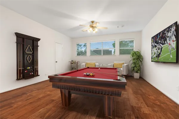 $910,000 | 187 East Lansdowne Circle, The Woodlands, TX 77382
