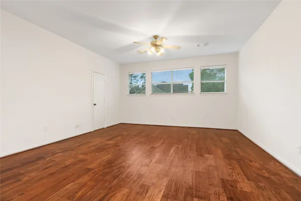 $910,000 | 187 East Lansdowne Circle, The Woodlands, TX 77382