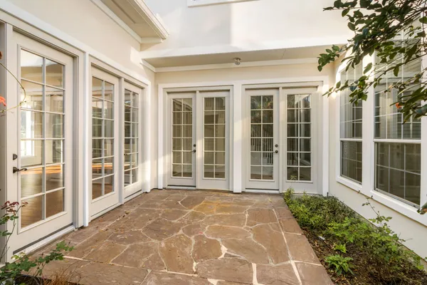 $910,000 | 187 East Lansdowne Circle, The Woodlands, TX 77382
