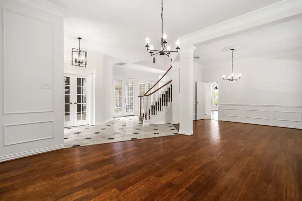 $910,000 | 187 East Lansdowne Circle, The Woodlands, TX 77382