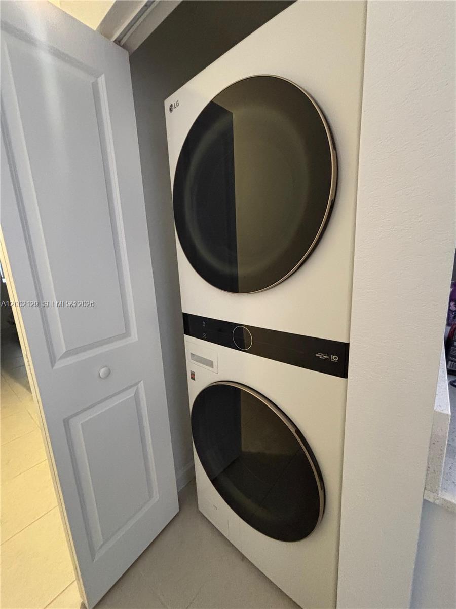 16144 Southwest 148th Place Miami, FL 33187 - Photo 26 of 29 In-laws suite