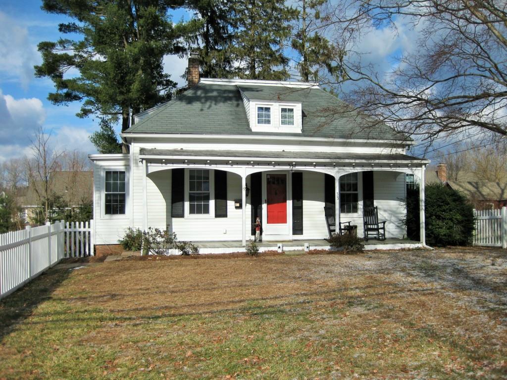 33 Hackmatack Street Manchester, CT 06040 - Photo 1 of 1 Gallery Image 1